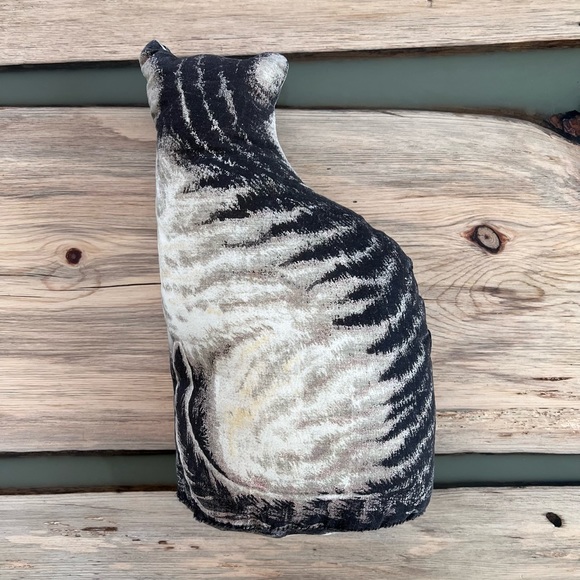 Vintage Primitive Tabby Lifelike 1892 Reproduction Stuffed Realistic Cat Pillow - Picture 2 of 7